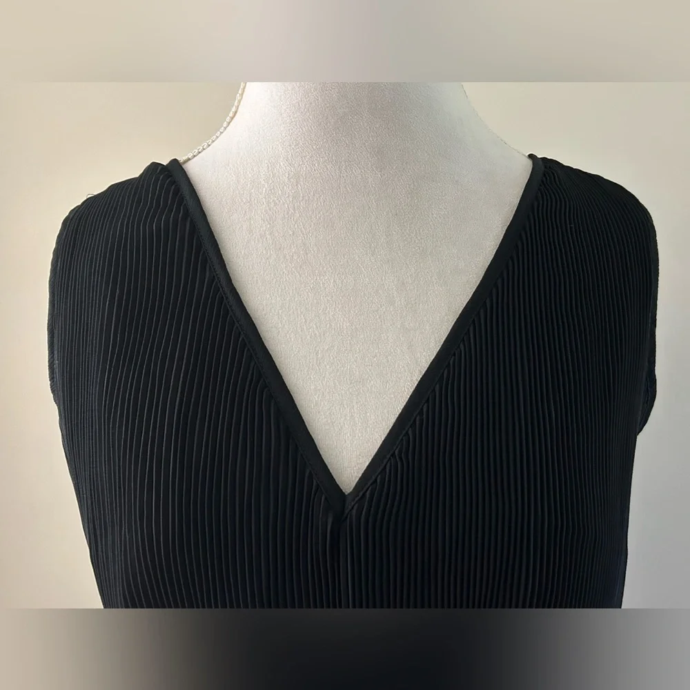 😍BEAUTIFUL Black V-Neck Dress - Picture 5 of 5